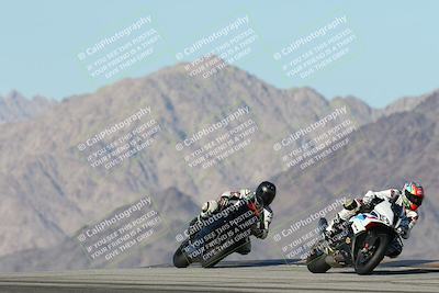 media/Dec-01-2025-Moto Forza (Mon) [[2daa91e15f]]/1-Advanced Group/Session 4 Turn 9/